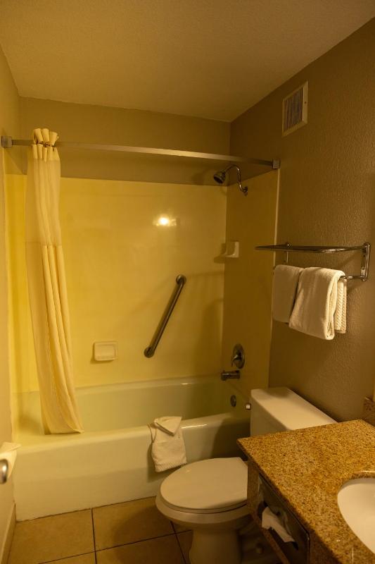 Suite with Two Queen Beds and Sofa Bed - Non-Smoking image 4