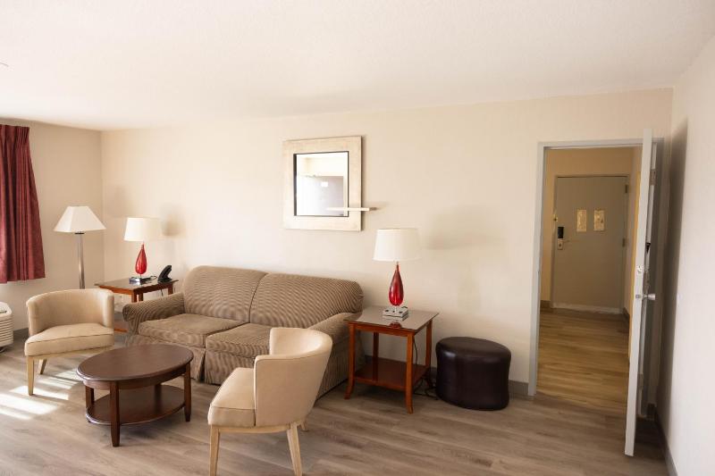 Suite with Two Queen Beds and Sofa Bed - Non-Smoking image 2