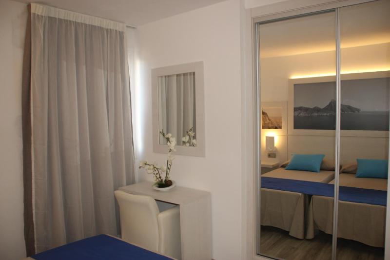 One-Bedroom Apartment image 1
