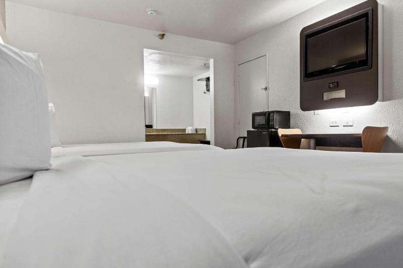 Deluxe Queen Room with Two Queen Beds image 2