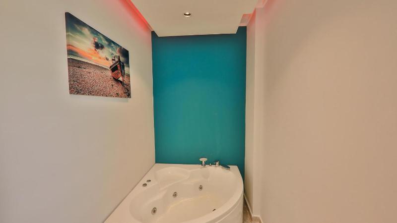 Kalkan 5 Bedroom Luxury Villa with Private Pool - image 50