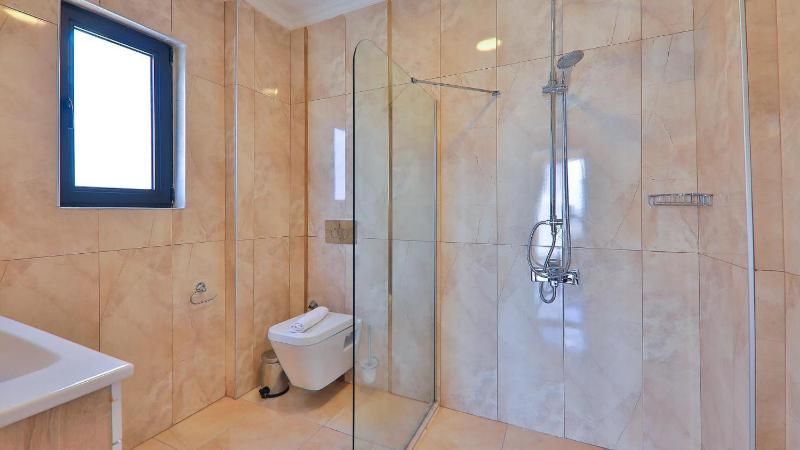 Kalkan 5 Bedroom Luxury Villa with Private Pool - image 48