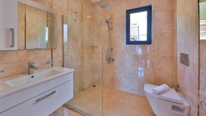 Kalkan 5 Bedroom Luxury Villa with Private Pool - image 28