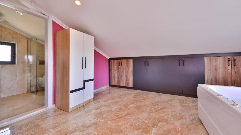 Kalkan 5 Bedroom Luxury Villa with Private Pool - image 30