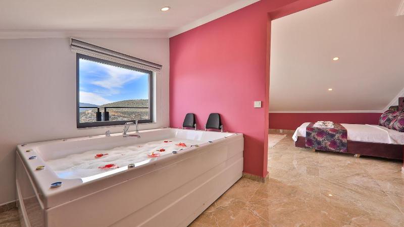 Kalkan 5 Bedroom Luxury Villa with Private Pool - image 22