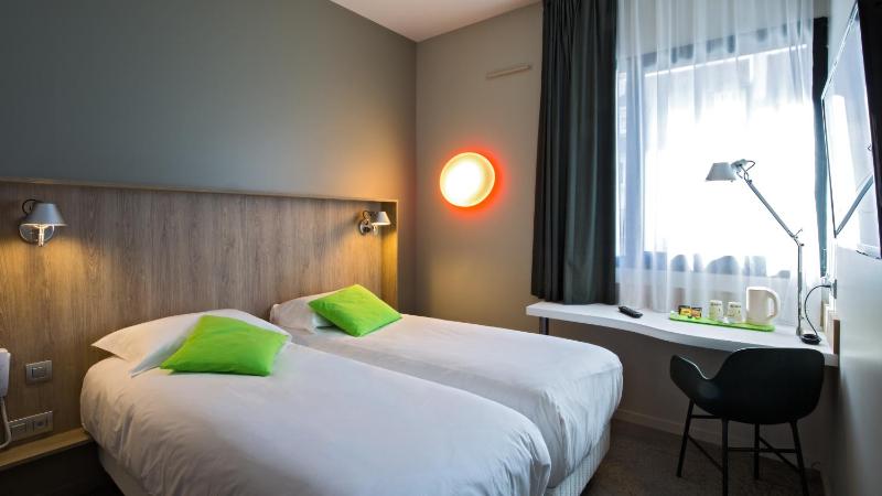 Next Generation Twin Room image 3