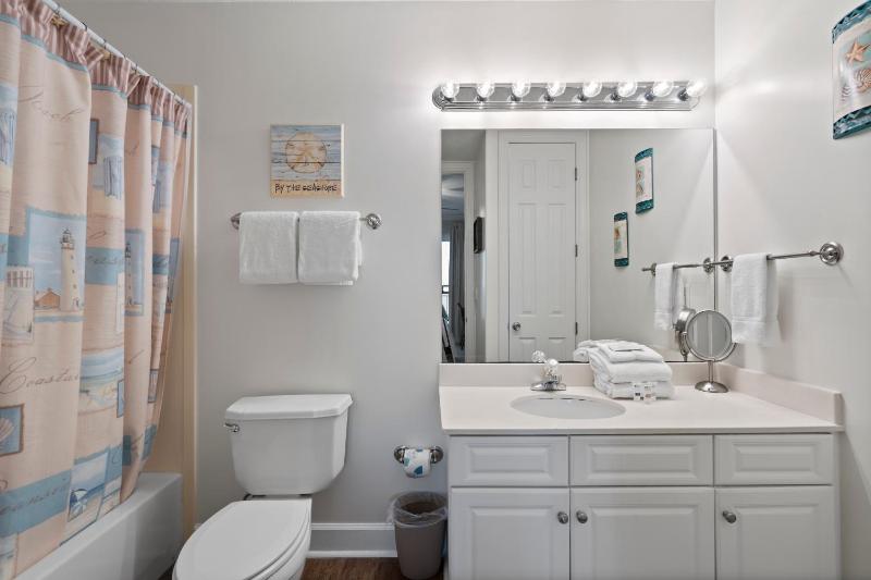 Island Royale 902 - image 28
