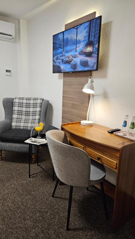 King Double Room image 3