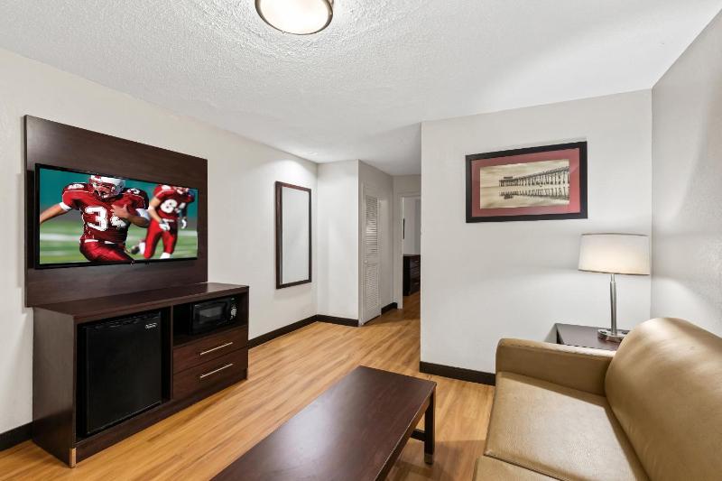 Suite King Room Smoke Free image 4