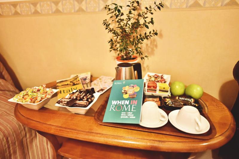 Triple Room with Private Bathroom image 3