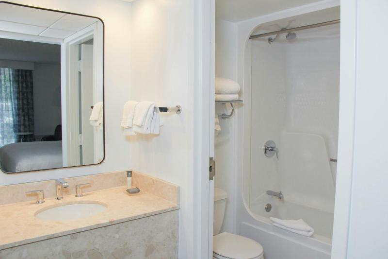 Double Room with Two Double Beds with View image 3