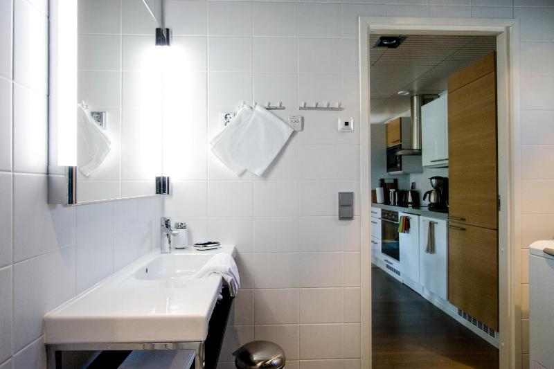 One-Bedroom Apartment with Sauna - No Pets image 4