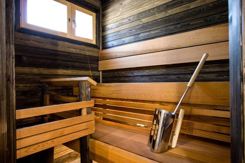 One-Bedroom Apartment with Sauna - No Pets image 2