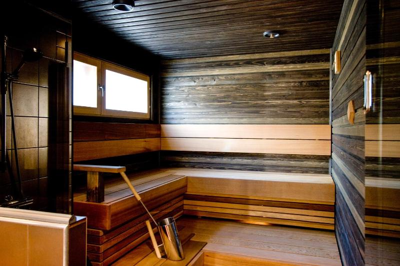 Four-Bedroom Apartment with Sauna - No Pets image 4