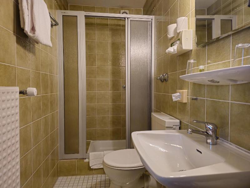 Twin Room image 3