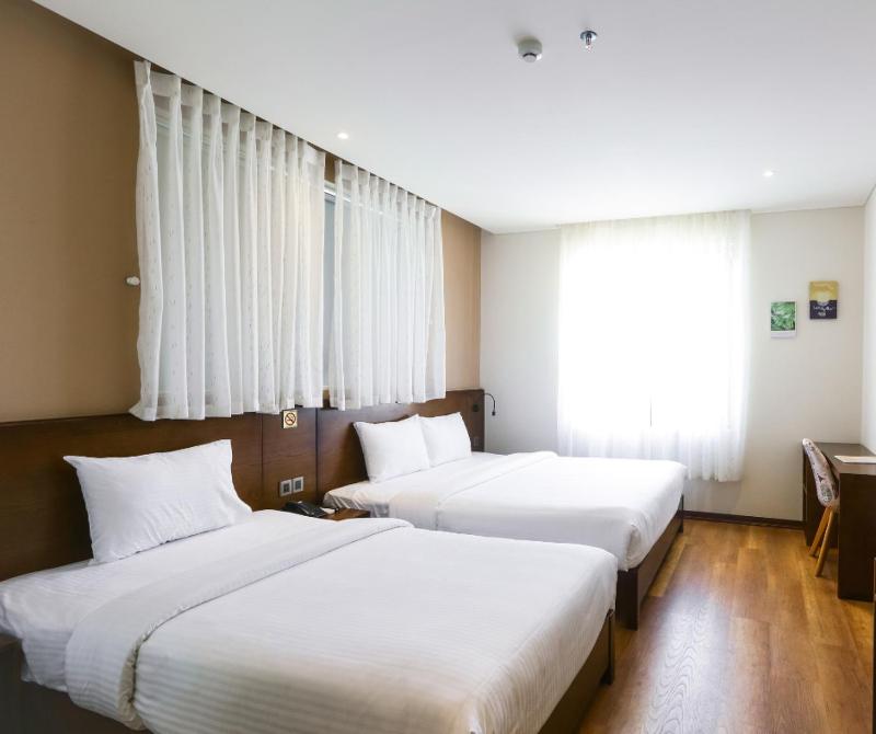 Pink Garden Hotel - image 3