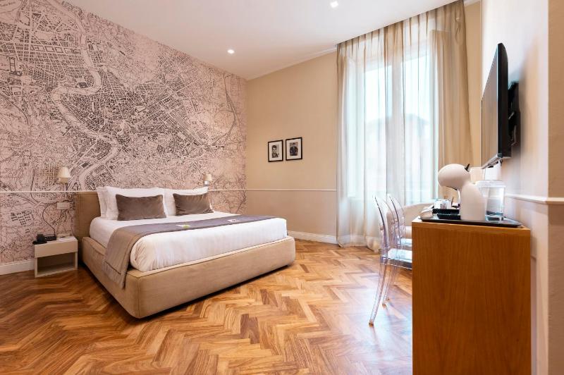 Deluxe Double Room image 3