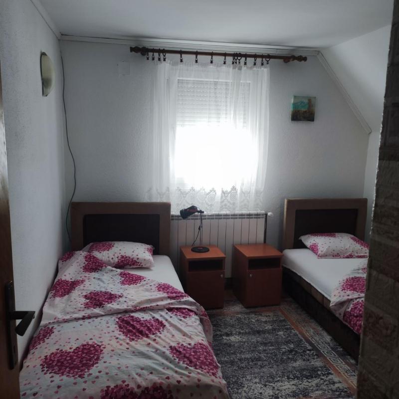 Twin Room image 1