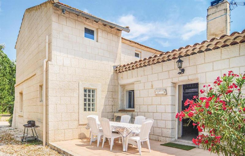 Stunning Apartment In Le Sambuc With Wifi - image 16