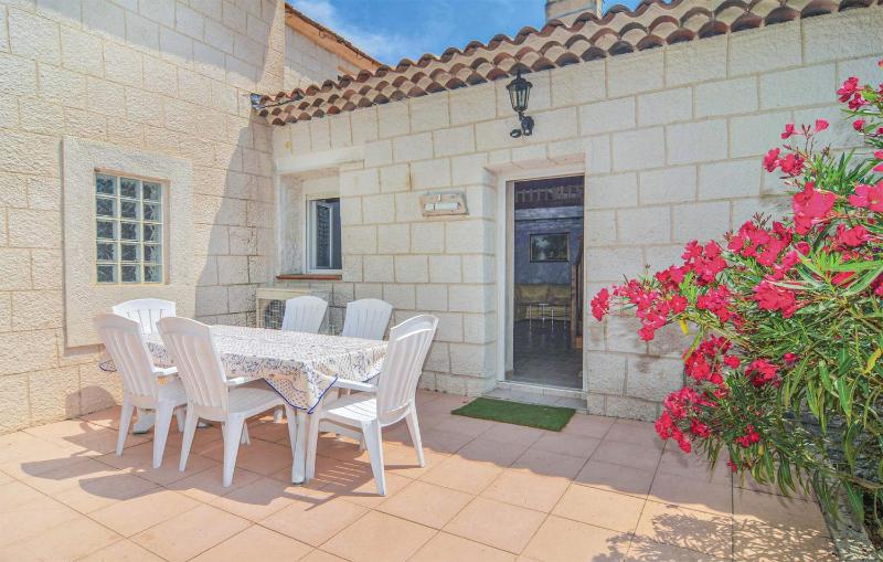 Stunning Apartment In Le Sambuc With Wifi - image 14
