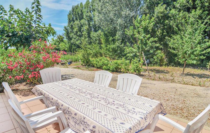 Stunning Apartment In Le Sambuc With Wifi - image 21