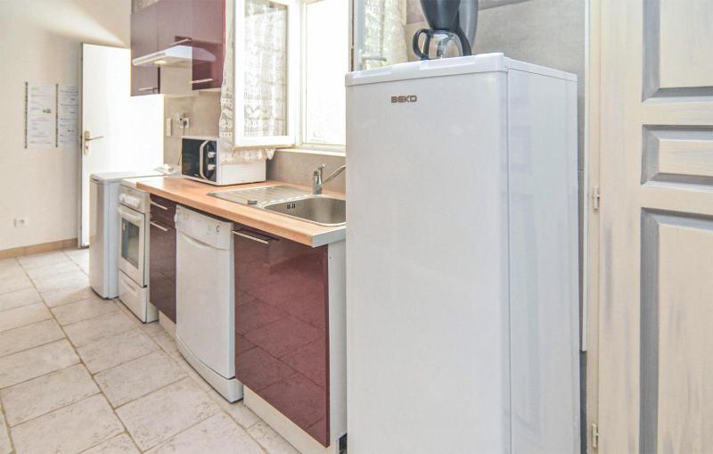 Stunning Apartment In Le Sambuc With Wifi - image 13