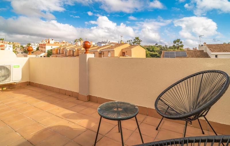 Awesome Home In San Luis De Sabinillas - image 8