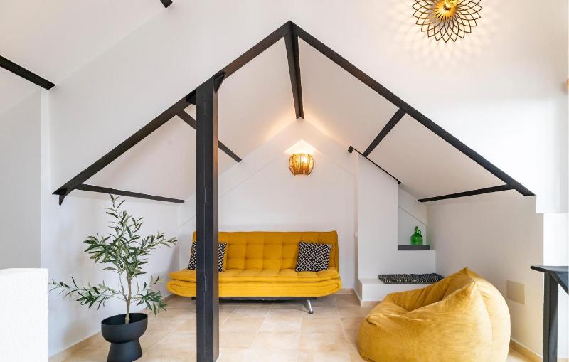 Awesome Home In San Luis De Sabinillas - image 2