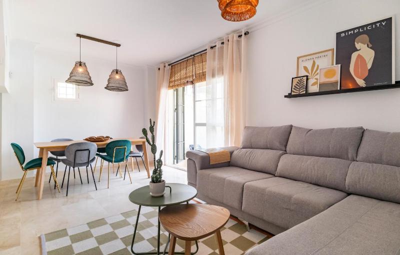 Awesome Home In San Luis De Sabinillas - image 19