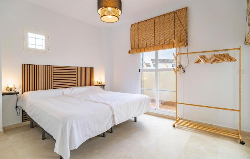 Awesome Home In San Luis De Sabinillas - image 17
