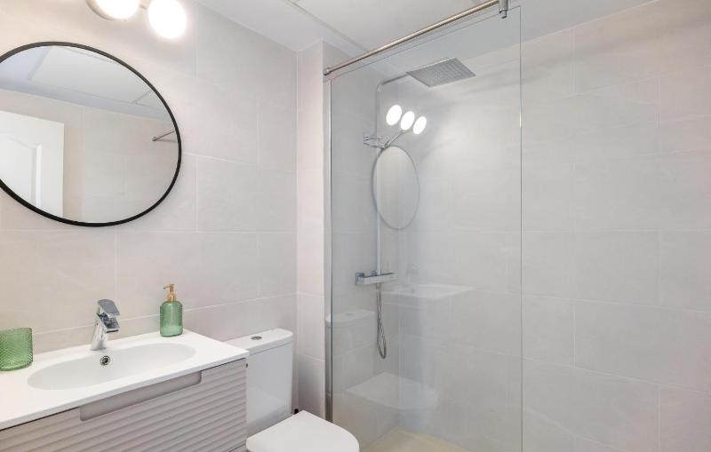 Awesome Home In San Luis De Sabinillas - image 5
