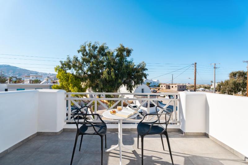 One-Bedroom Apartment with Hot Tub image 3