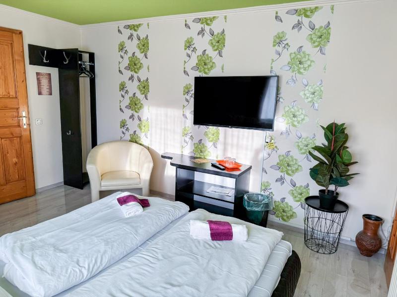 Double Room with Private Bathroom image 3