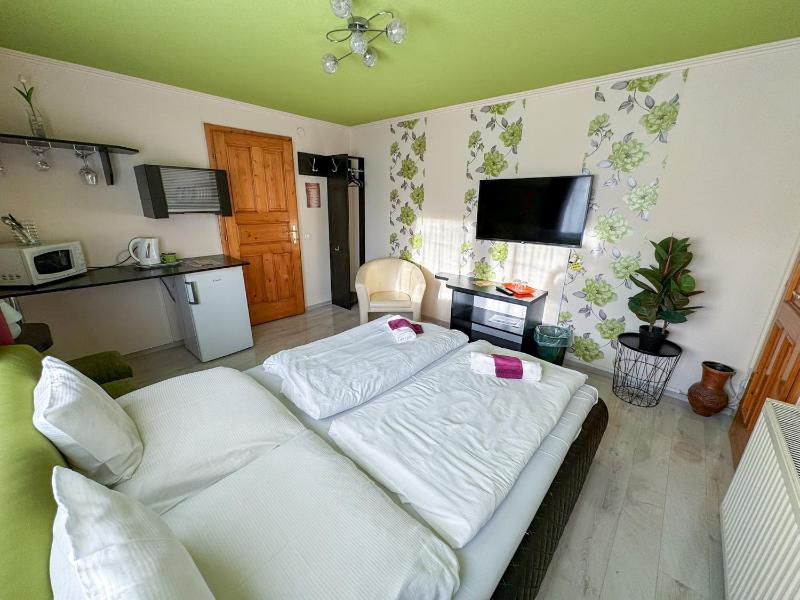 Double Room with Private Bathroom image 4