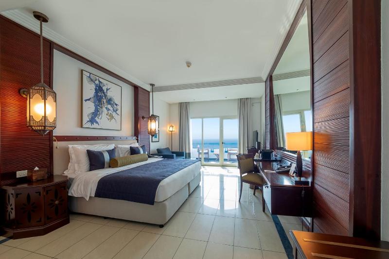 Signature Deluxe Room Sea View image 1