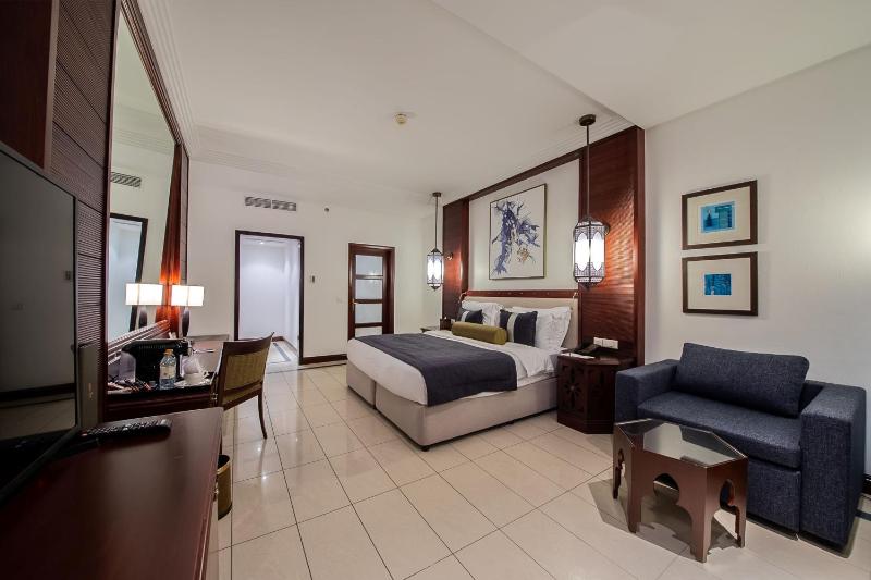 Signature Deluxe Room Sea View image 3