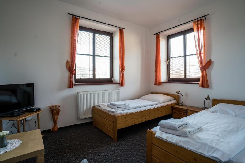 Twin Room with Extra Bed image 1