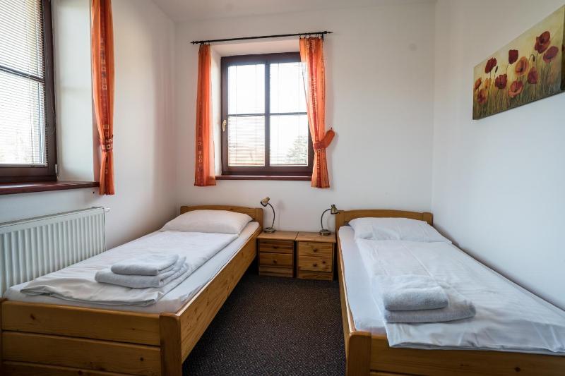 Twin Room with Extra Bed image 3