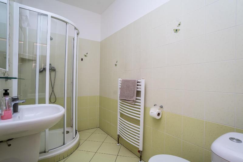 Double Room with Extra Bed image 2