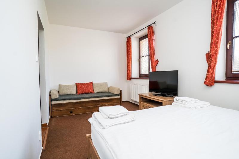 Double Room with Extra Bed image 4