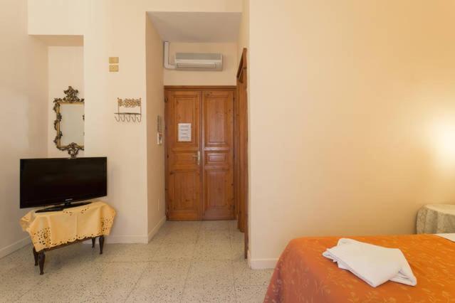 Triple Room with Private Bathroom image 2