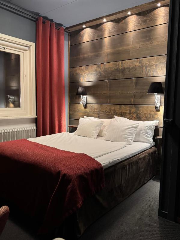 Small Double or Twin Room image 3