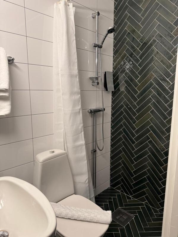 Small Double or Twin Room image 4