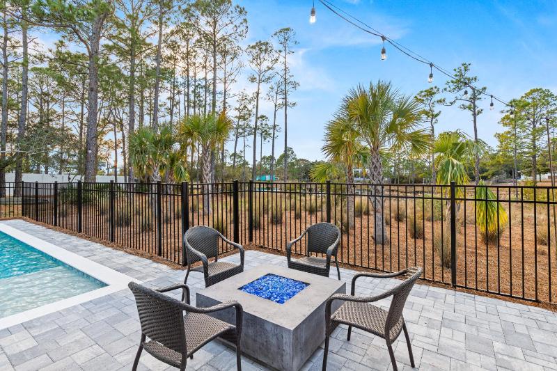 Pool 30A Fire Table Gourmet Kitchen Luxury - image 13