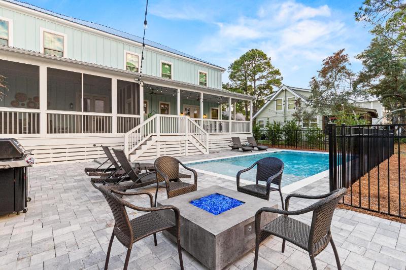Pool 30A Fire Table Gourmet Kitchen Luxury - image 41