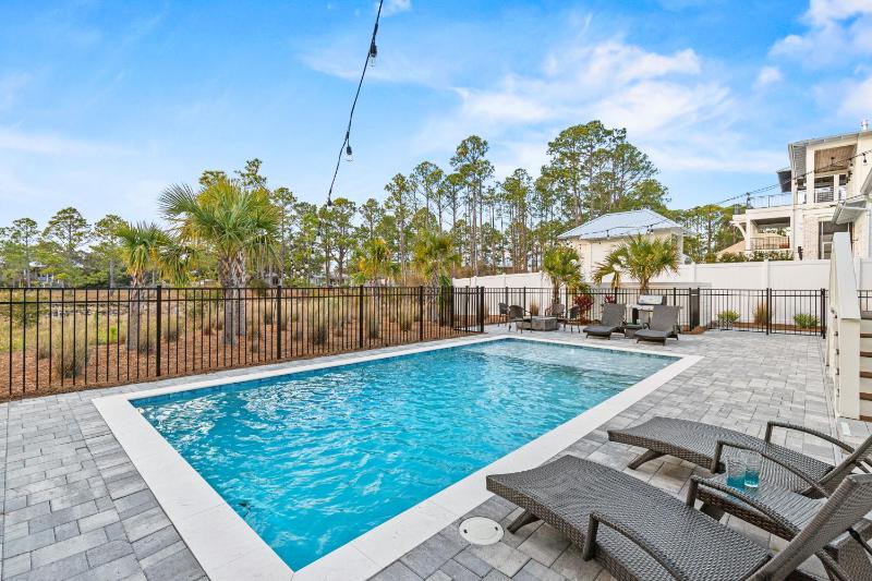 Pool 30A Fire Table Gourmet Kitchen Luxury - image 49
