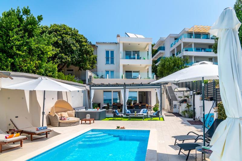 Villa - Beach Front image 1