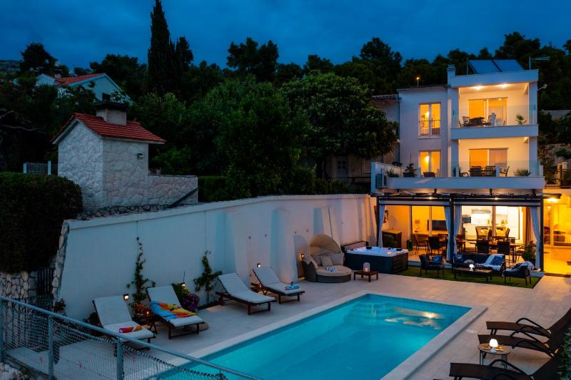 Villa - Beach Front image 4