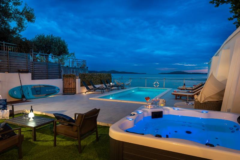 Villa - Beach Front image 3