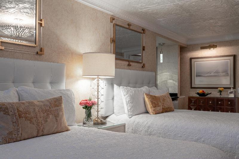 Double Room image 4